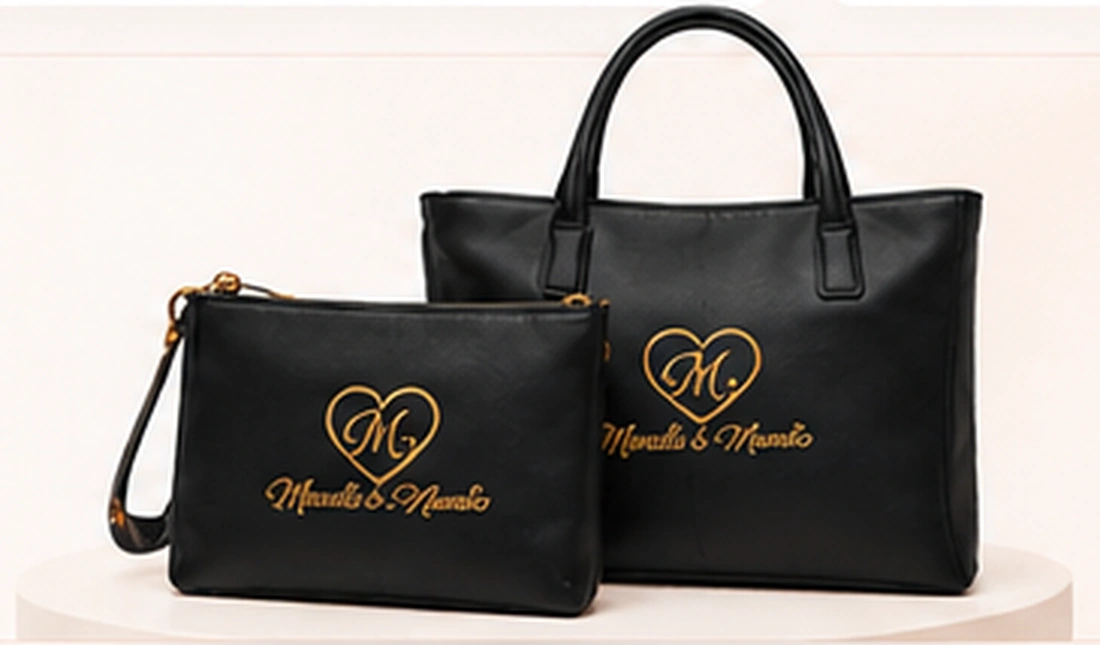 Duas bolsas pretas MARALLS & MARALIS com aplicações de marca em tamanhos diferentes